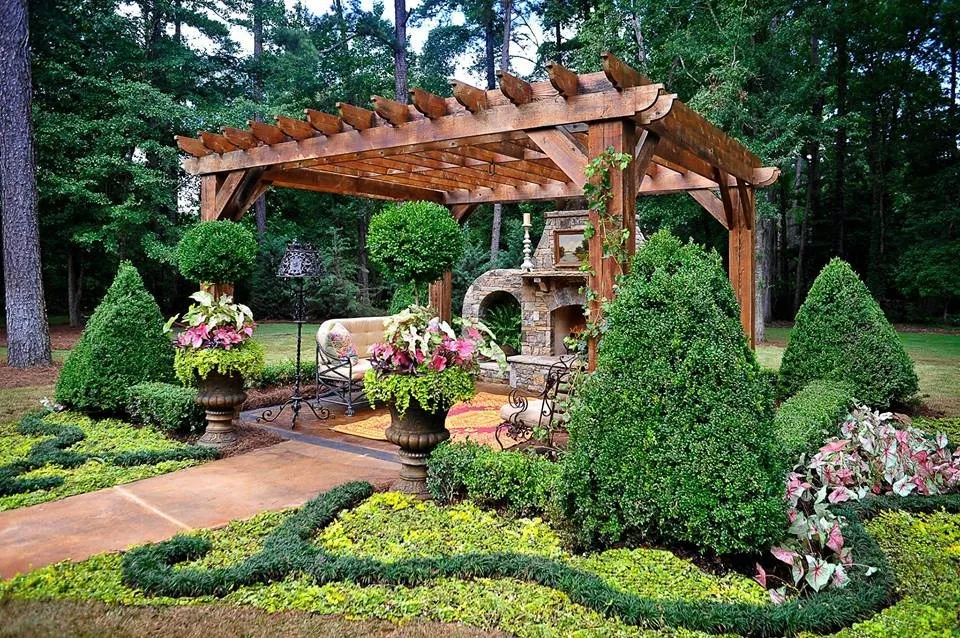 Custom yard maintenance in Macon, GA by LawnWorks