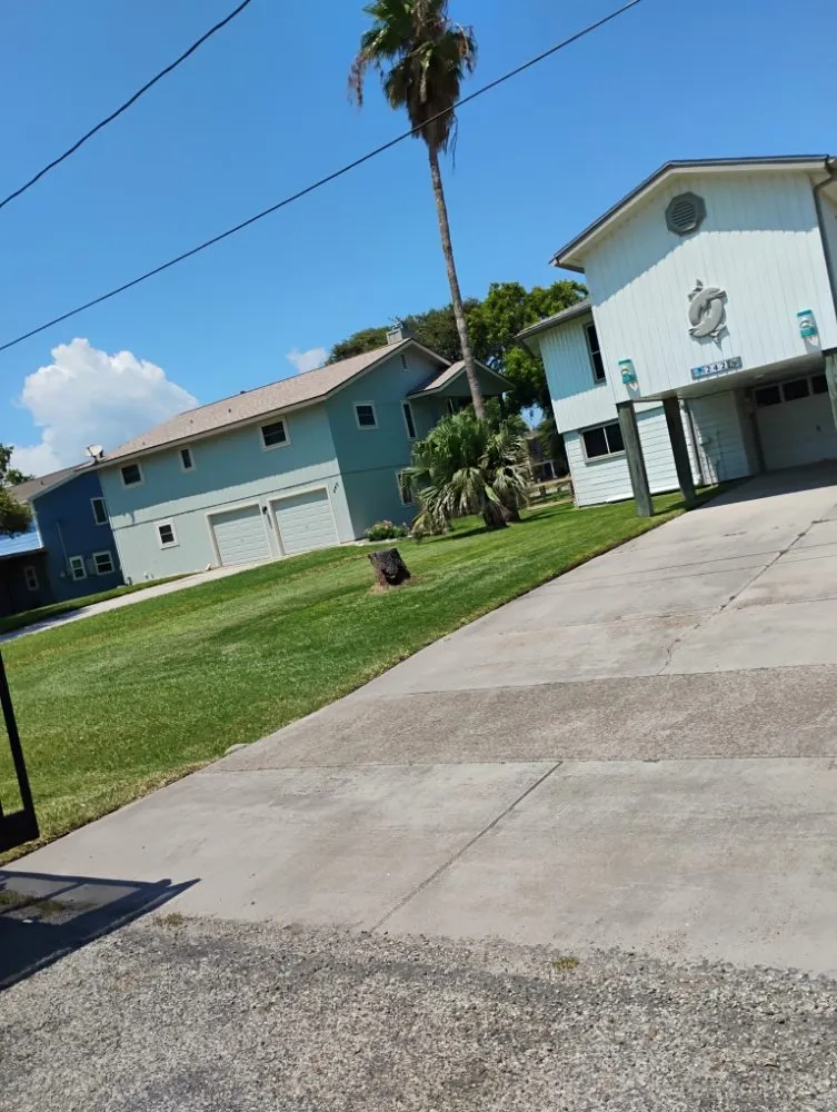 Top-rated yard maintenance in Rockport, TX by Lawrence Landscaping Lawn Service & More