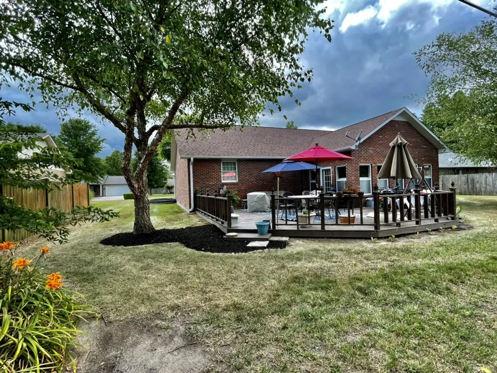 Expert landscape installation in Sikeston, MO by Lawrence Landscaping