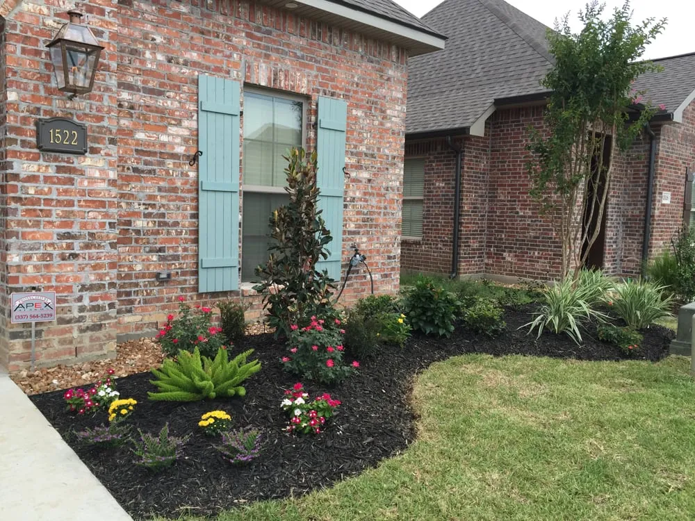 Custom lawn mowing service experts serving Lake Charles, LA - Lawson Landscaping