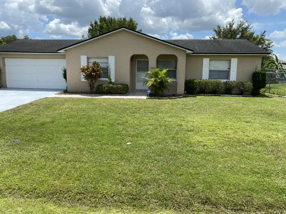 Expert lawn mowing service experts serving Kissimmee, FL - Layan Lawn Care