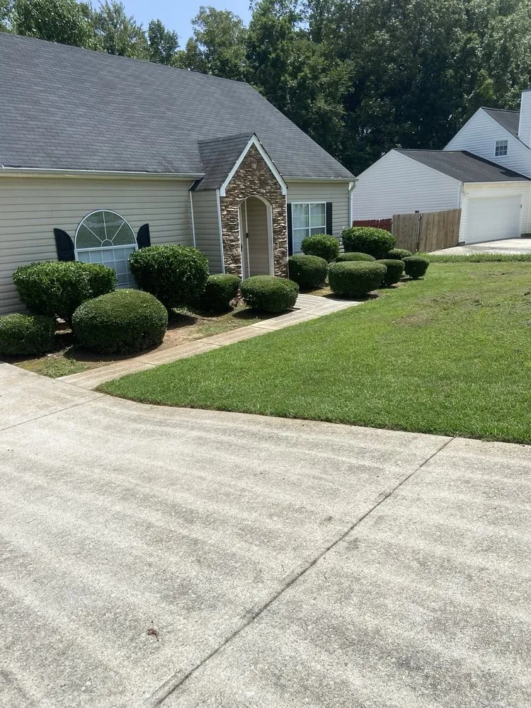Affordable landscaping services experts serving Rex, GA - Layen’s Lawn Care
