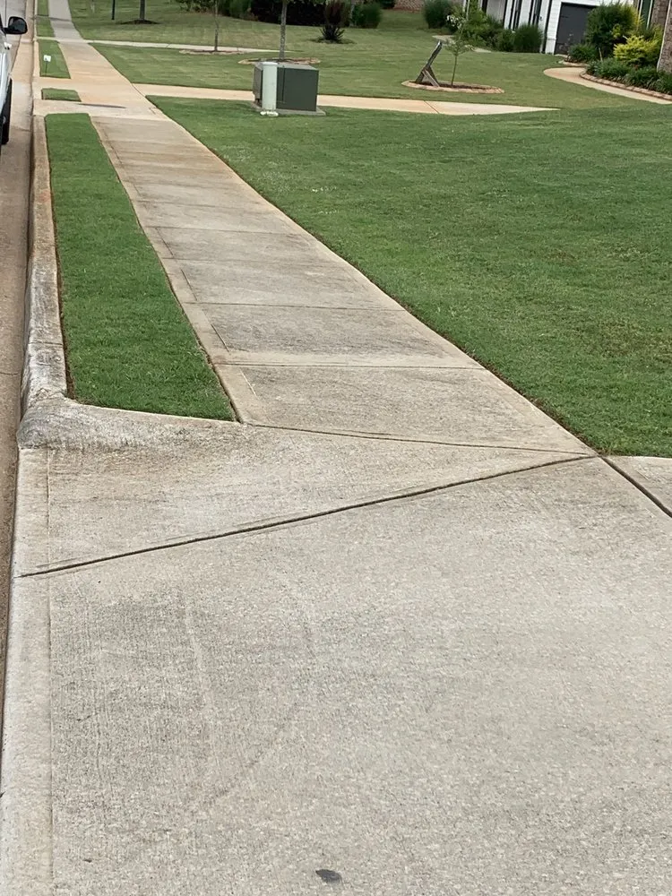 Expert garden landscaping in Rex, GA by Layen’s Lawn Care