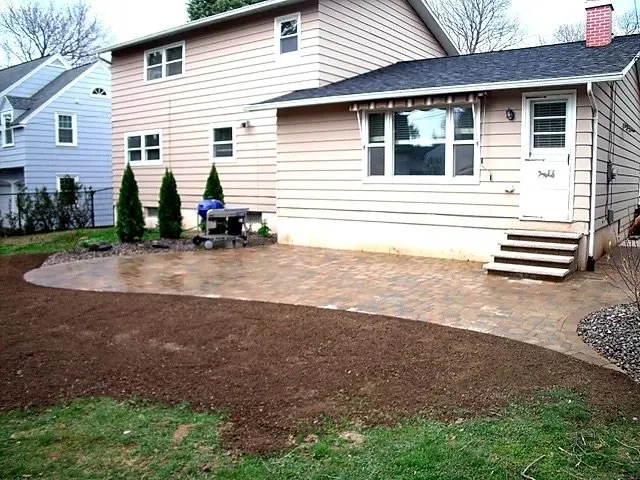 Professional outdoor landscaping for beautiful yards in Syracuse, NY by Lazer line Landscaping