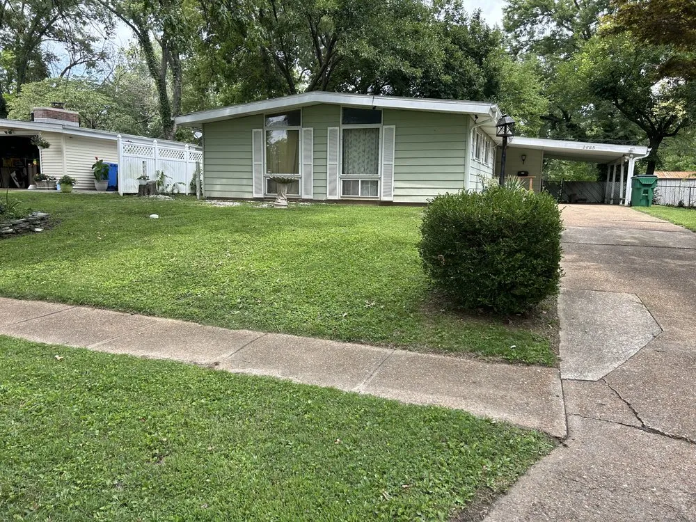 Reliable residential landscaping in Florissant, MO by Lazy Lawns