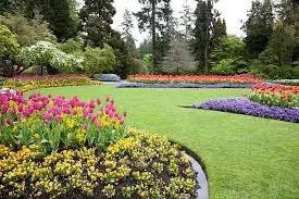 Expert garden landscaping experts serving Hopedale, OH - L&B Lawn Care
