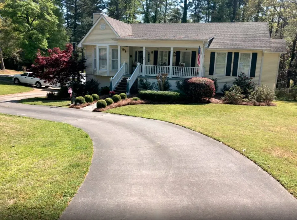 Top-rated garden landscaping in Macon, GA by L&B Lawn Service