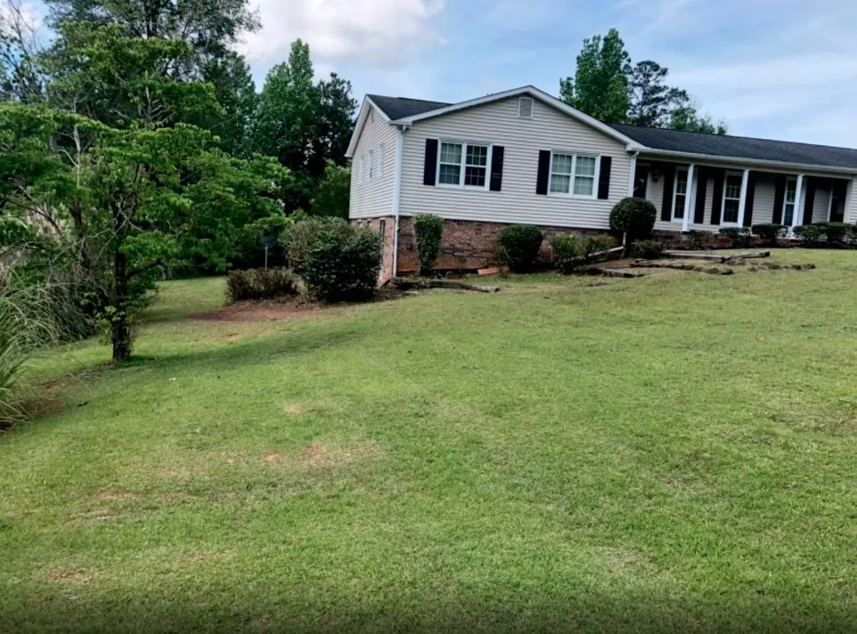 Trusted yard maintenance in Macon, GA - L&B Lawn Service