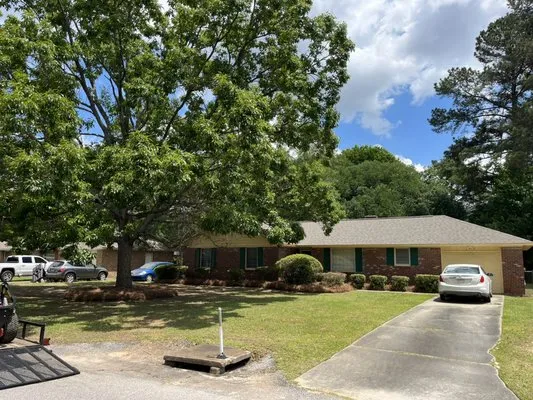 L&B Lawn Service Logo