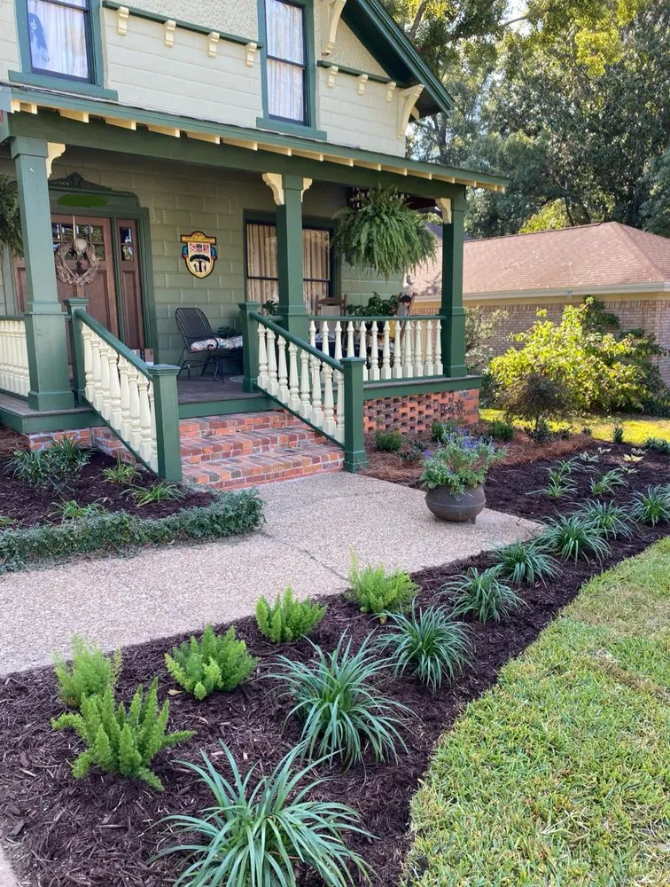 Professional residential landscaping for beautiful yards in Fairhope, AL by LBC Landscape