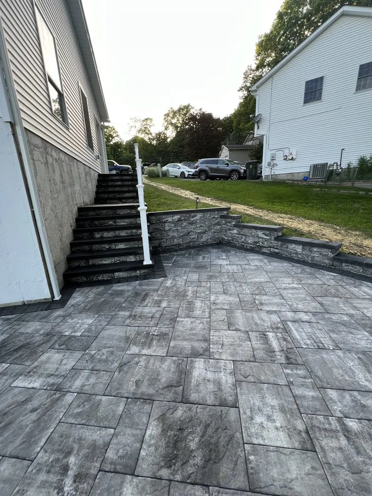 Professional lawn care service experts serving Middletown, NY - L&D Landscape