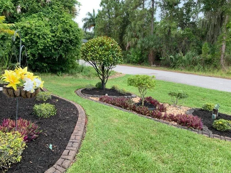 Custom garden landscaping in Port Charlotte, FL by LD Lifestyles