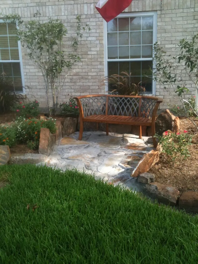 Custom yard cleanup service for beautiful yards in League City, TX by LDI Services