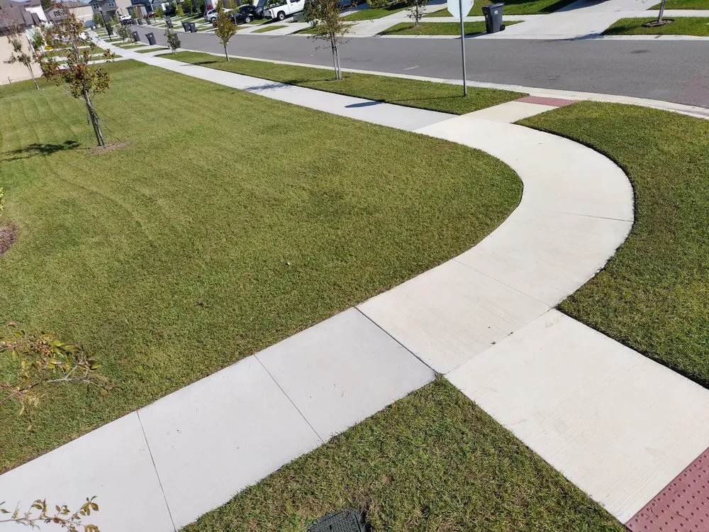 Local landscaping services in Ellenton, FL by Le Boss Landscaping