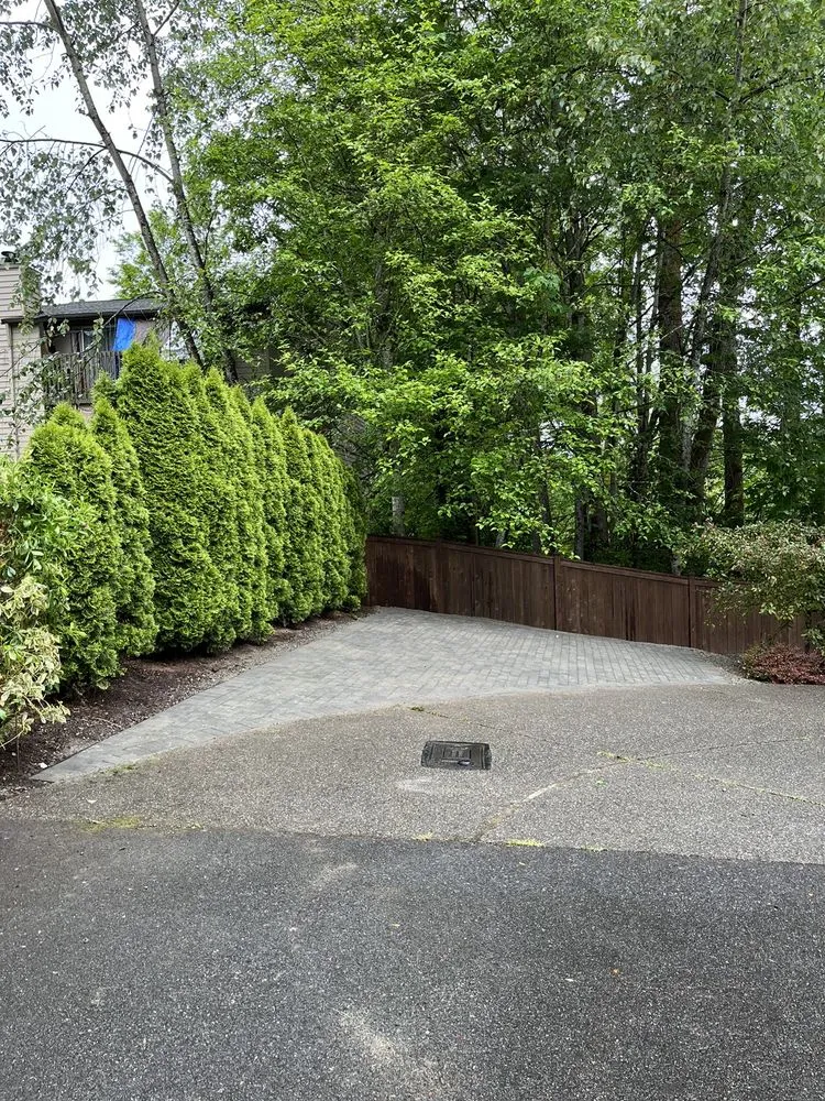 Local outdoor landscaping for residential properties in Seattle, WA by Le Landscape & Yardwork