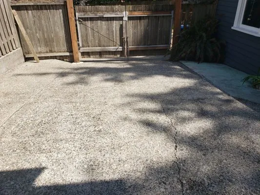 Le Landscape & Yardwork Logo