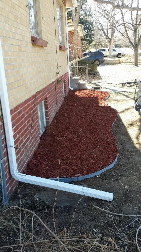 Professional yard maintenance for beautiful yards in Littleton, CO by Le Landscaping & Lawn Service