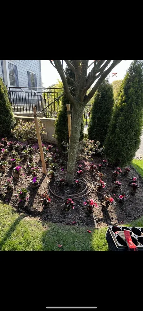 Professional yard maintenance for beautiful yards in White Plains, NY by LE Landscaping Services