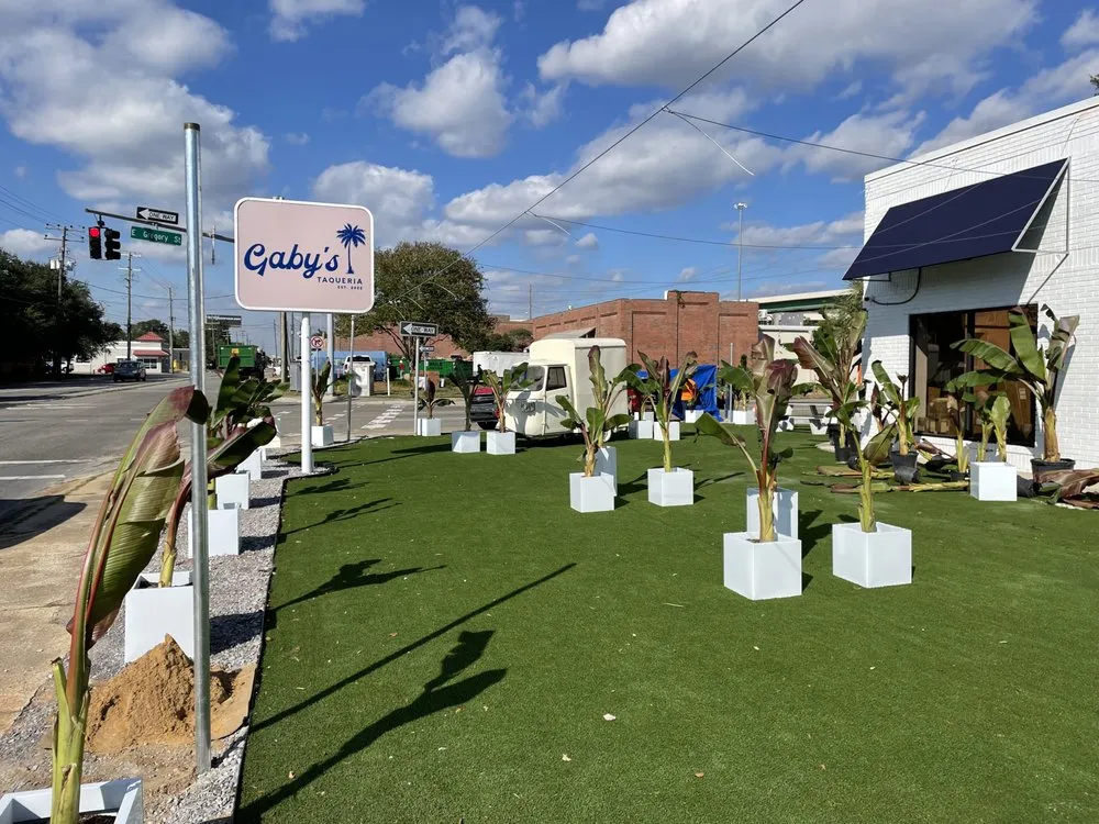 Local yard maintenance experts serving Pensacola, FL - Le-Scape Landscape Design