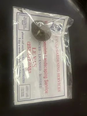 LE Van's Gardening Logo