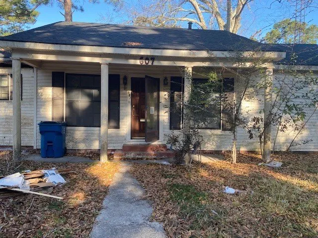 Custom lawn mowing service in New Iberia, LA by Leading Edge Lawn Care