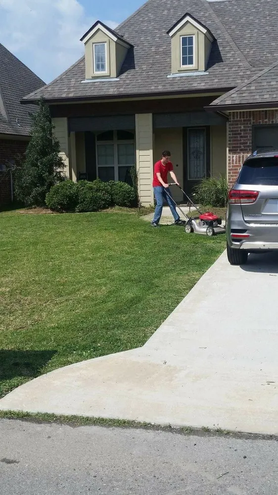 Reliable yard cleanup service in New Iberia, LA by Leading Edge Lawn Care