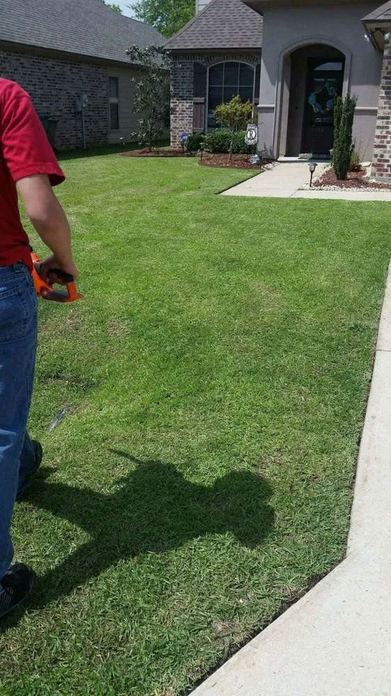 Affordable landscaping services in New Iberia, LA by Leading Edge Lawn Care