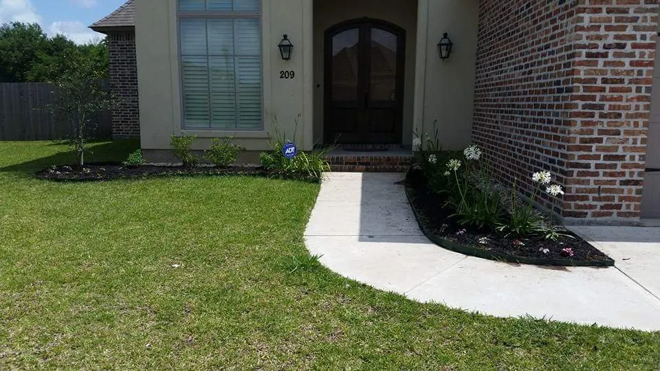Affordable outdoor landscaping in New Iberia, LA - Leading Edge Lawn Care
