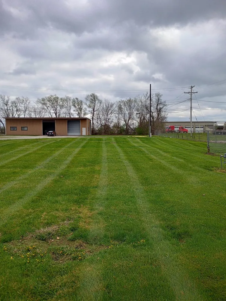 Local lawn care service near you in Kansas City, MO by Leading Lawncare