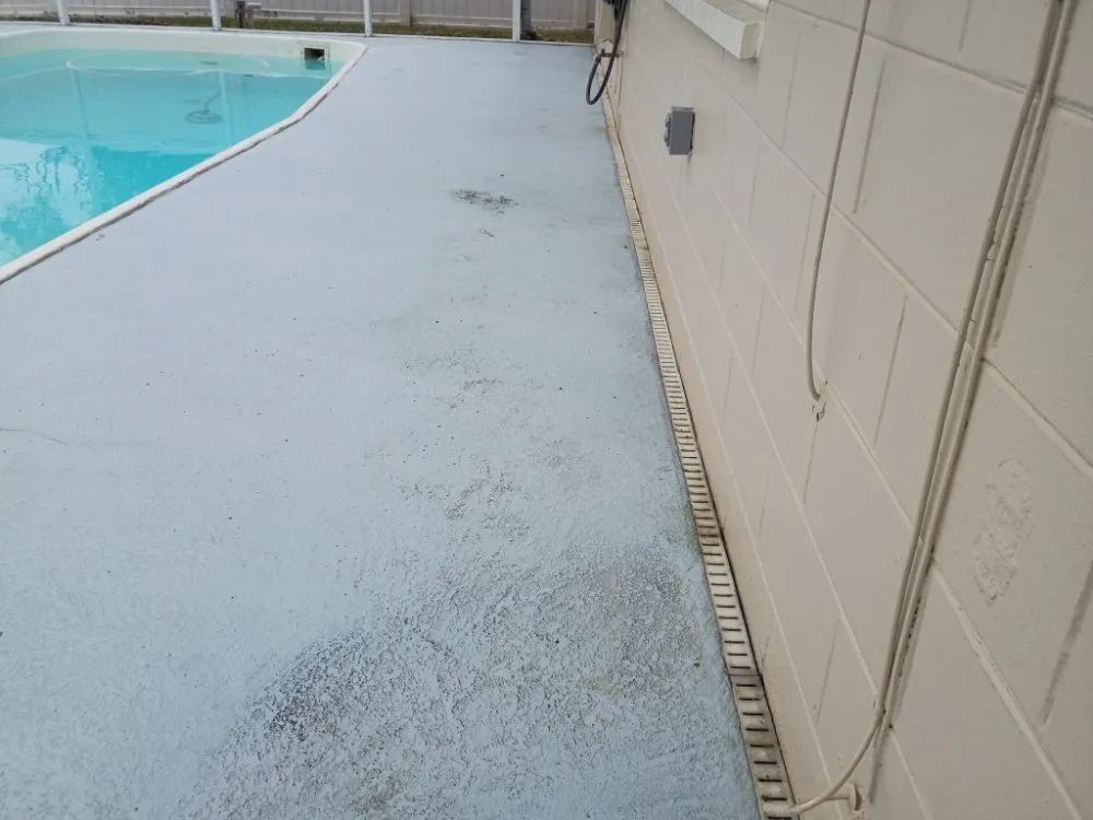 Custom lawn care service for homes in Largo, FL by Leaf Cut Lawn Care