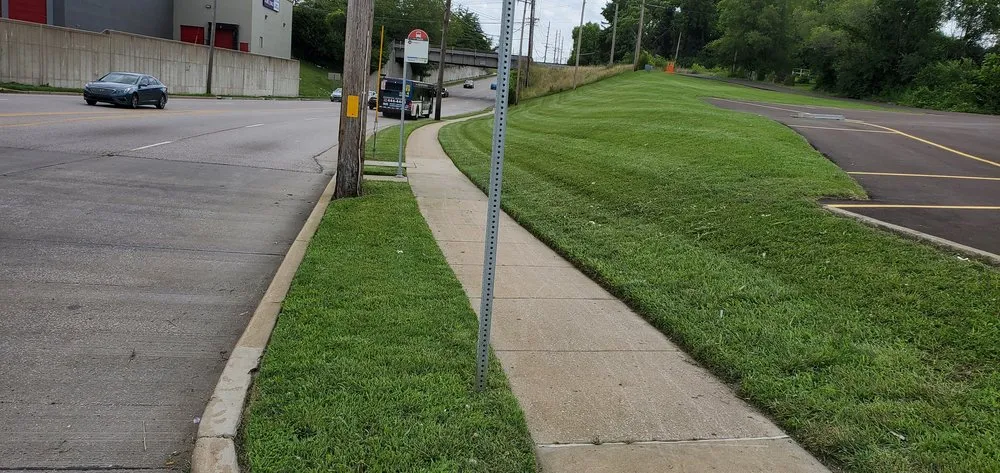 Affordable landscaping services in St. Louis, MO - Leaf Free Lawn Care