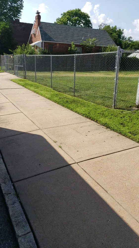 Trusted lawn mowing service in St. Louis, MO - Leaf Free Lawn Care