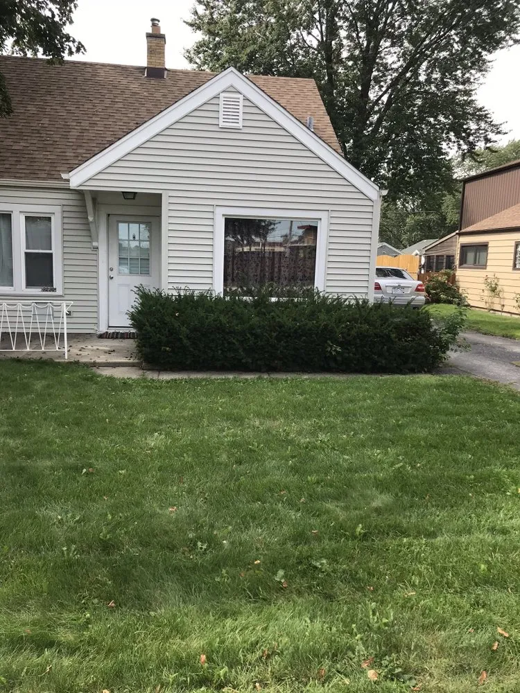Local yard cleanup service for residential properties across Chicago, IL - Leaf Green Lawn Care