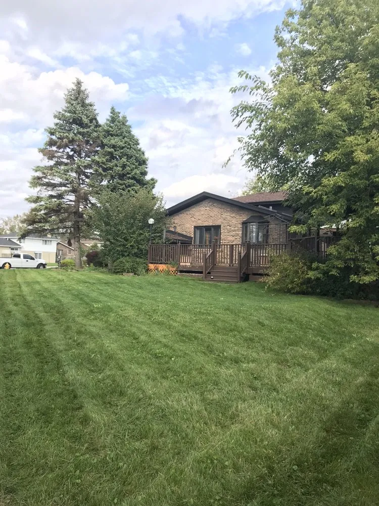 Trusted lawn care service for residential properties across Chicago, IL - Leaf Green Lawn Care