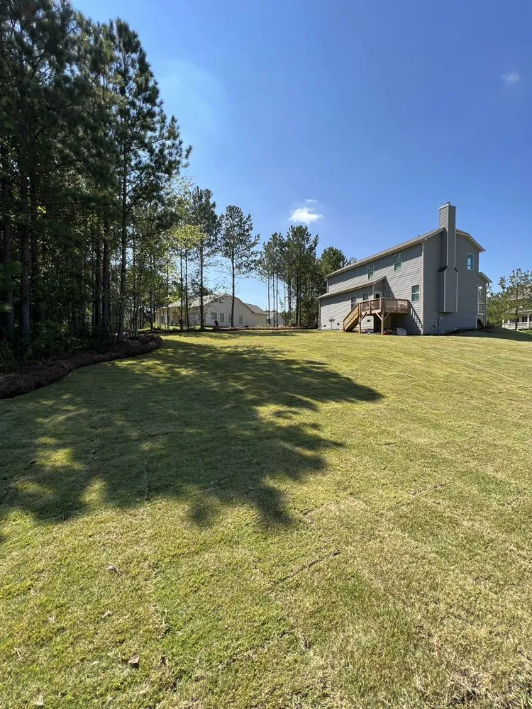 Reliable yard maintenance for beautiful yards across Dallas, GA - LEAF Landscaping