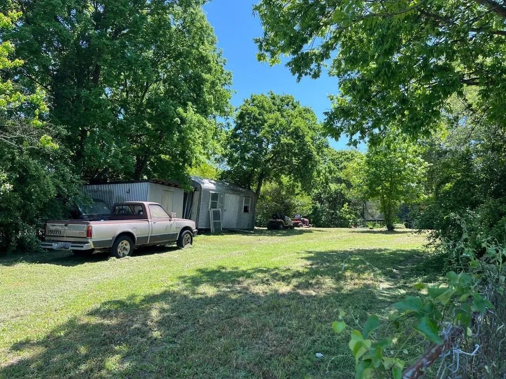 Custom lawn care service in Columbus, GA - Leaf Property Management