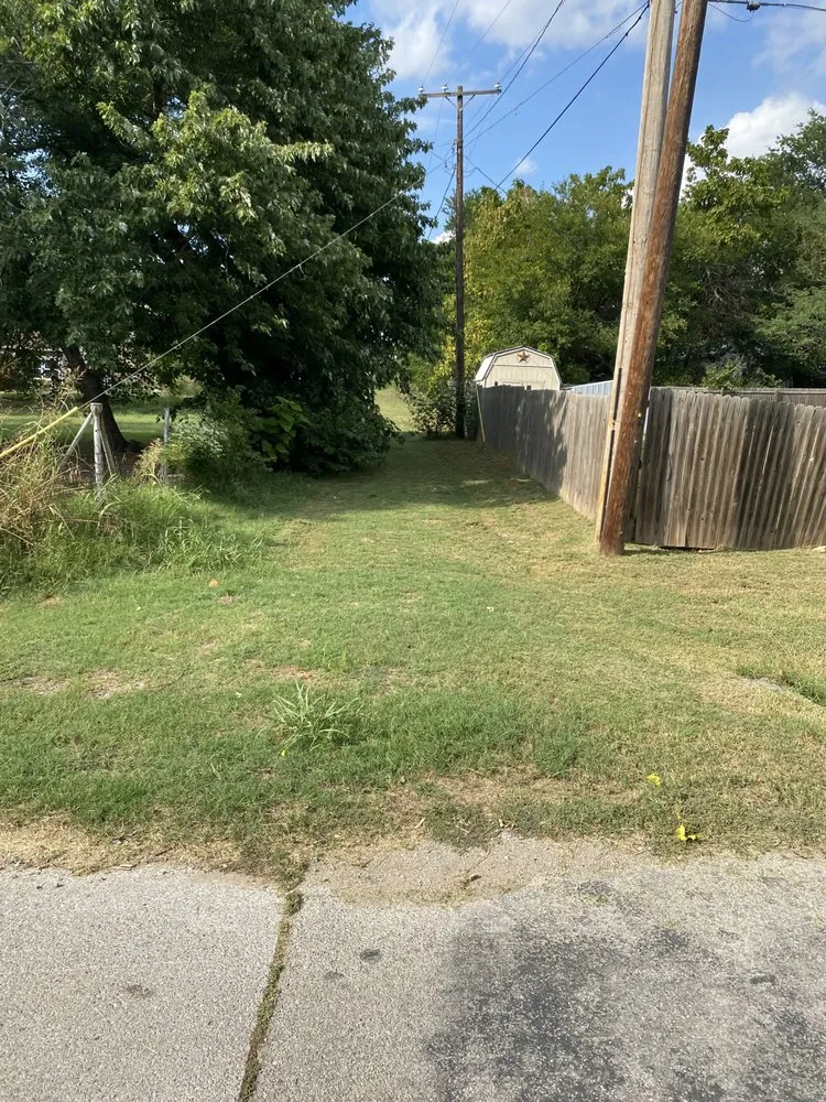 Custom residential landscaping experts serving Davenport, OK - Leaftys Grass Cuttin