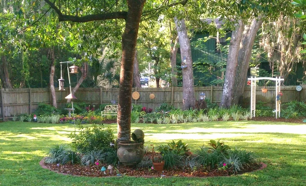 Custom landscape design in New Smyrna Beach, FL by Leafy Landscape & Lawn Care