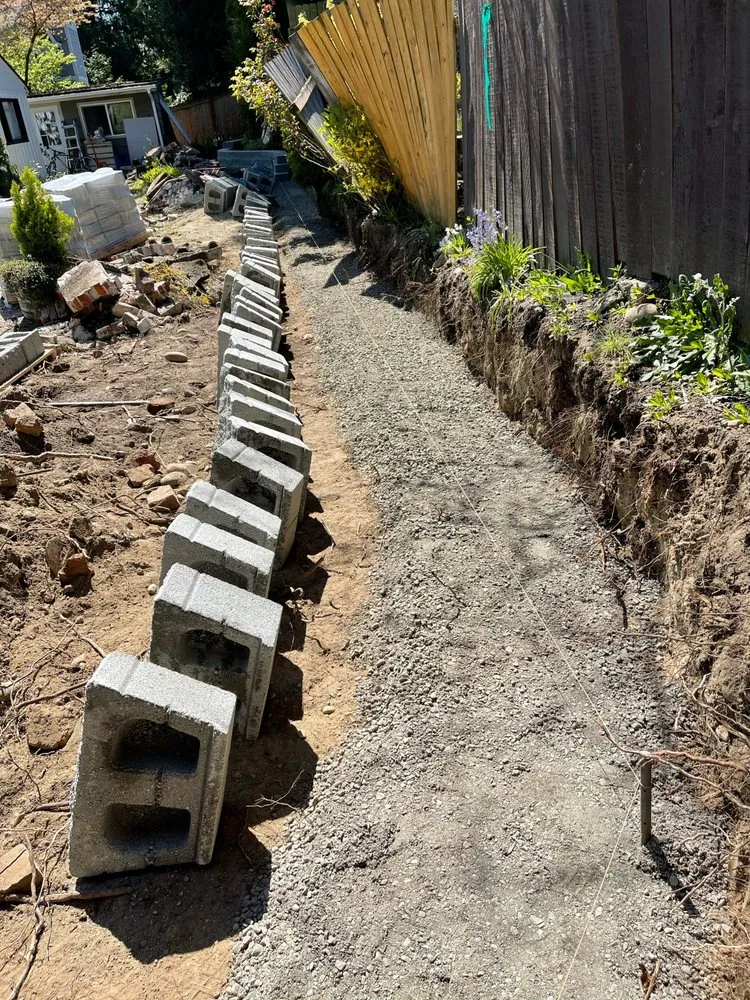 Local yard cleanup service in Covington, WA by Leafy landscape