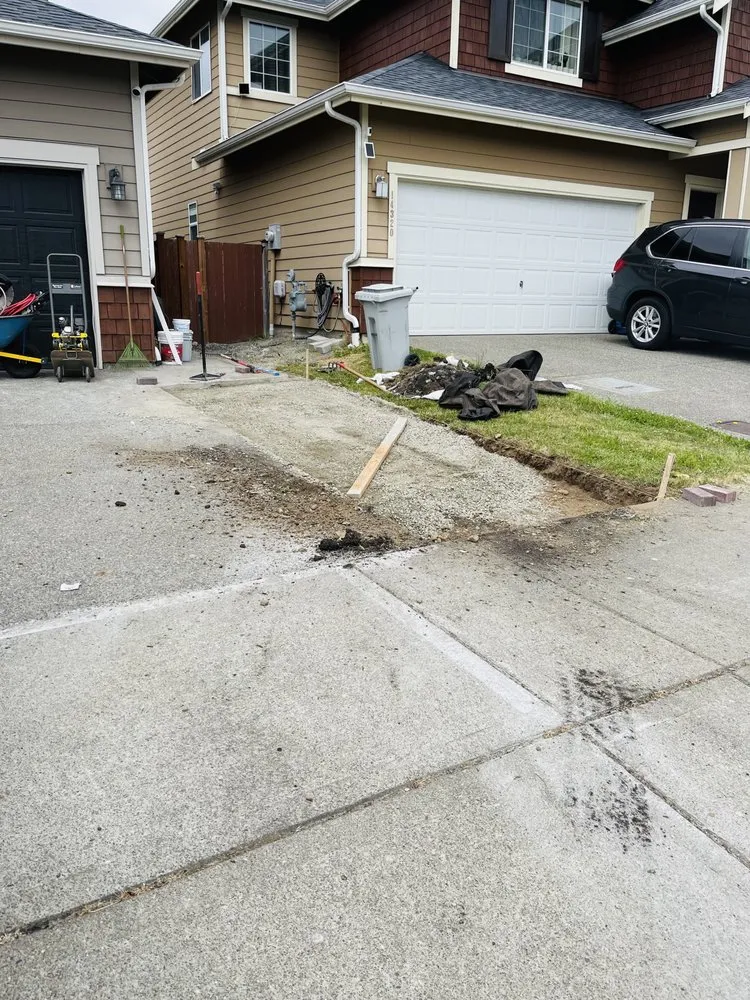 Custom yard cleanup service experts serving Covington, WA - Leafy landscape