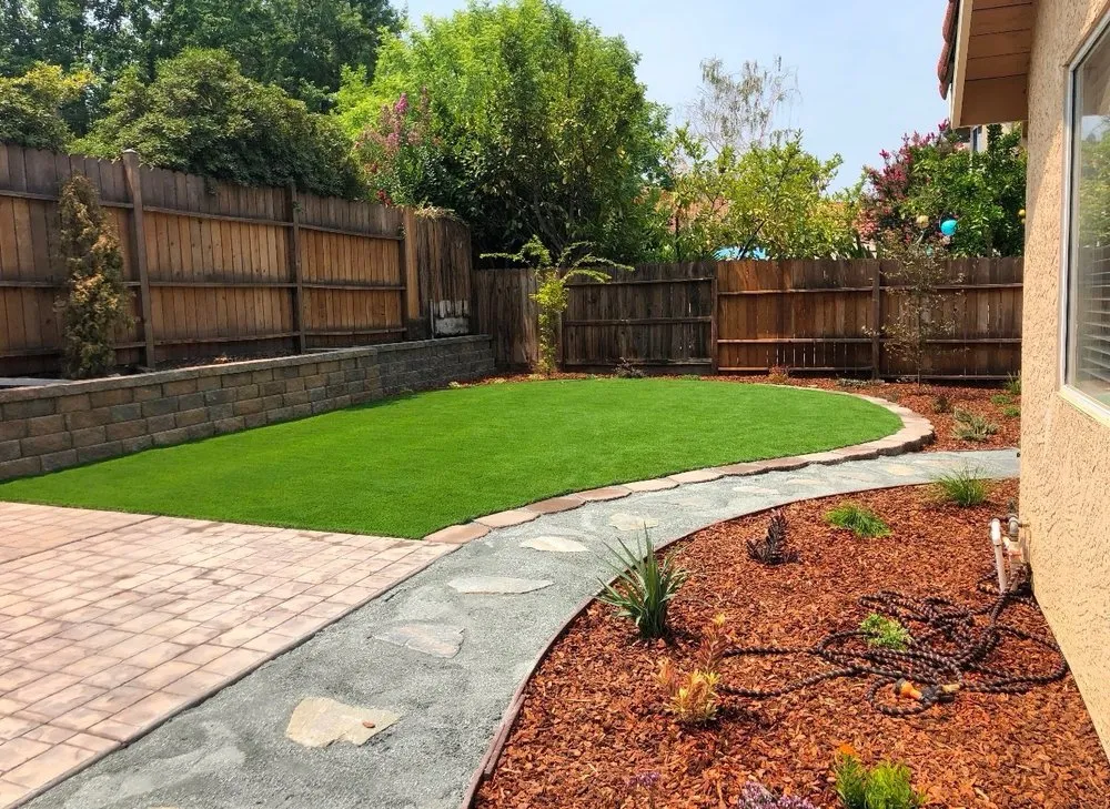 Professional residential landscaping in Elk Grove, CA by Leafy Landscape