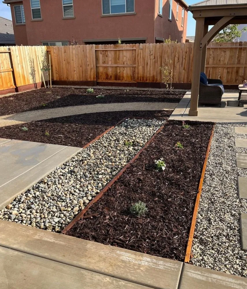 Expert garden landscaping in Elk Grove, CA by Leafy Landscape