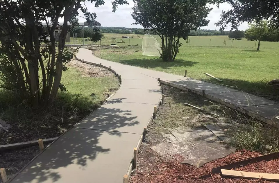 Affordable lawn care service in Weatherford, TX - Leal’s Excavation