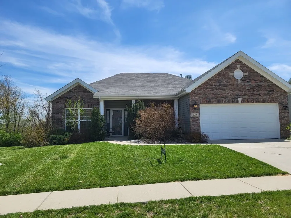 Custom lawn care service experts serving Florissant, MO - Lean Green