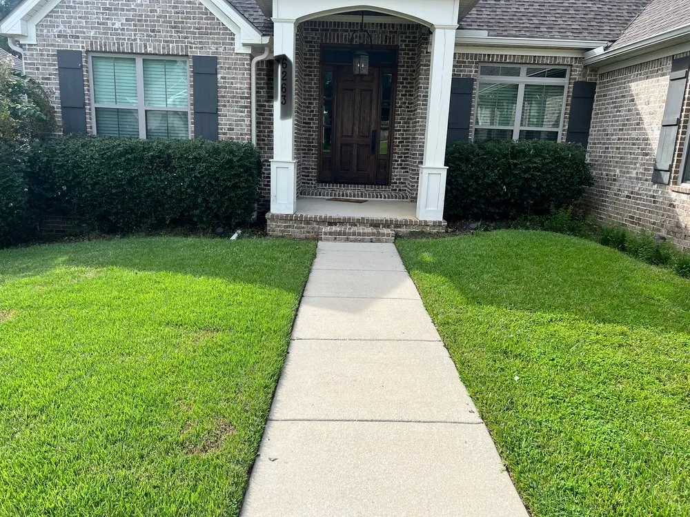 Expert outdoor landscaping in Daphne, AL - Leatherneck Lawns