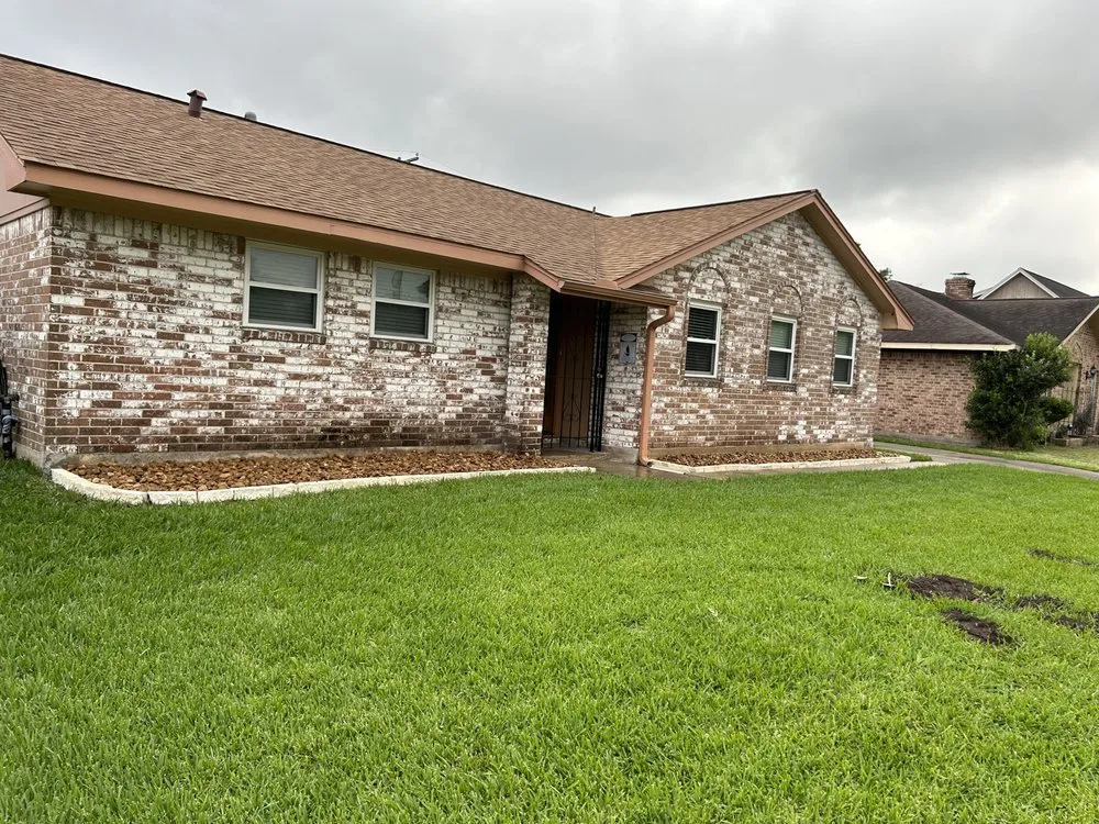 Reliable yard maintenance in La Porte, TX by Leatherwood Lawn Specialists