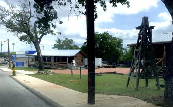 Leave the Cleaning to us Logo