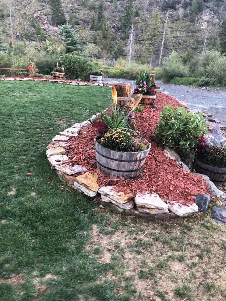 Top-rated landscape design experts serving Denver, CO - Leaves Landscaping