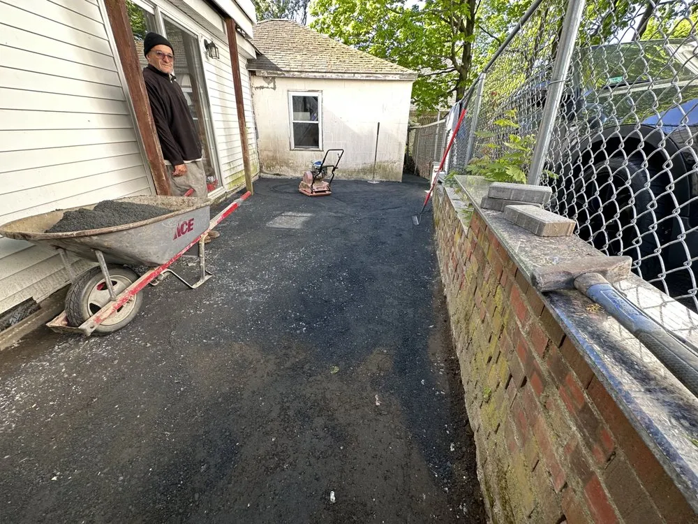 Custom outdoor landscaping experts serving Milford, MA - Leaves Landscaping