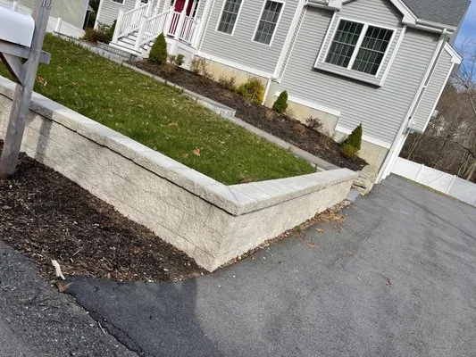 Leaves Landscaping Logo